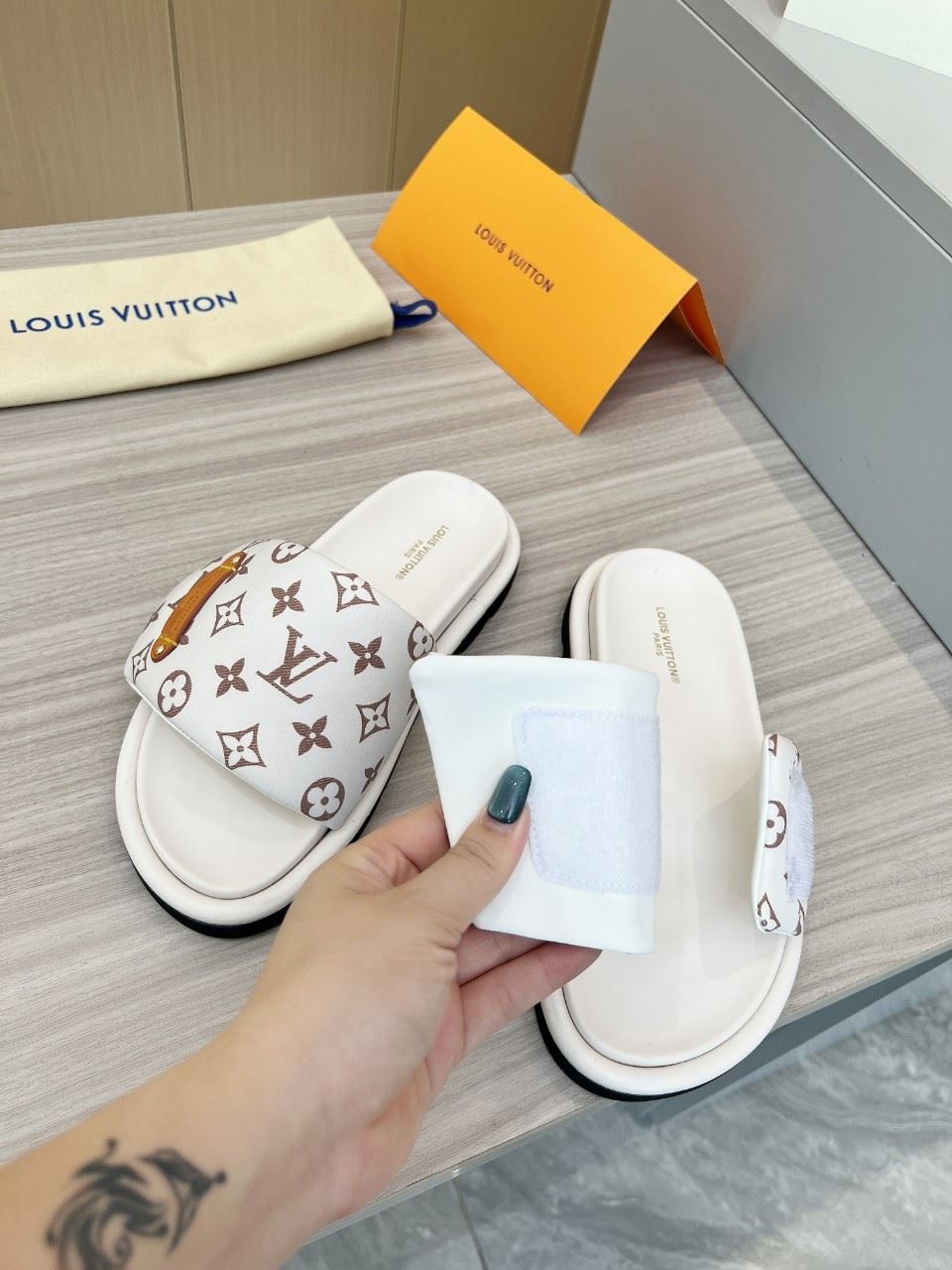 Louis Vuitton Slippers